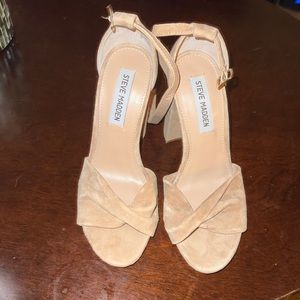 NWOT Steve Madden tan heeled sandals
